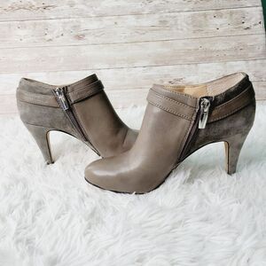 Vince Camuto Gray Leather Vanny Bootie Size 5.5